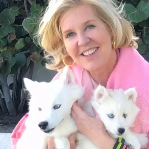 Elizabeth Ailes with dogs